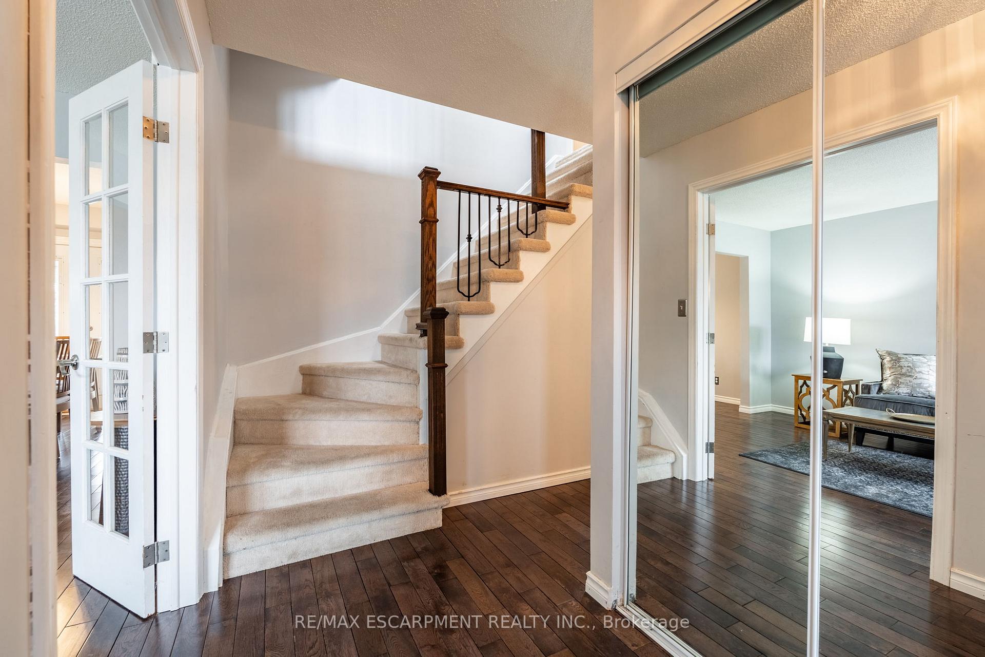Photo 19 of 2345 Glastonbury Road, Burlington, Brant Hills — HOMEH