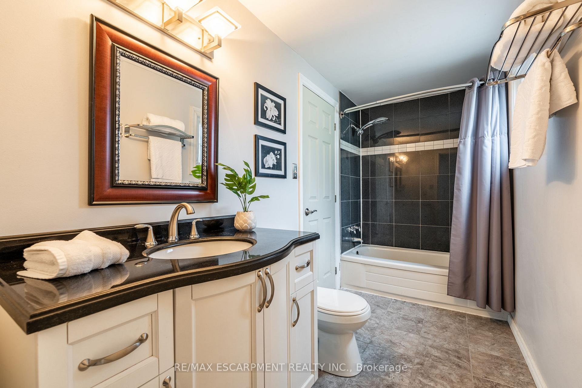 Photo 21 of 2345 Glastonbury Road, Burlington, Brant Hills — HOMEH