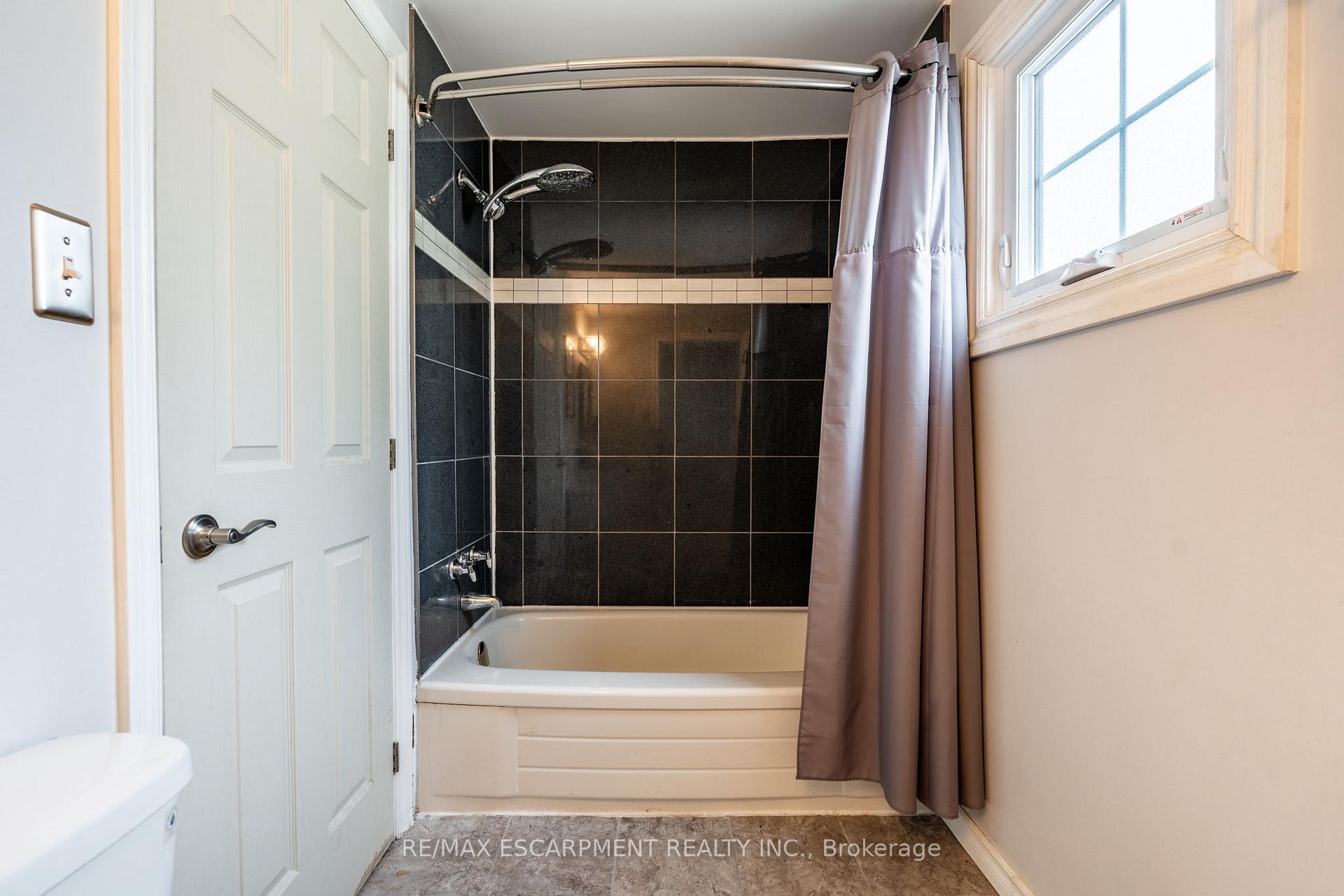 Photo 22 of 2345 Glastonbury Road, Burlington, Brant Hills — HOMEH