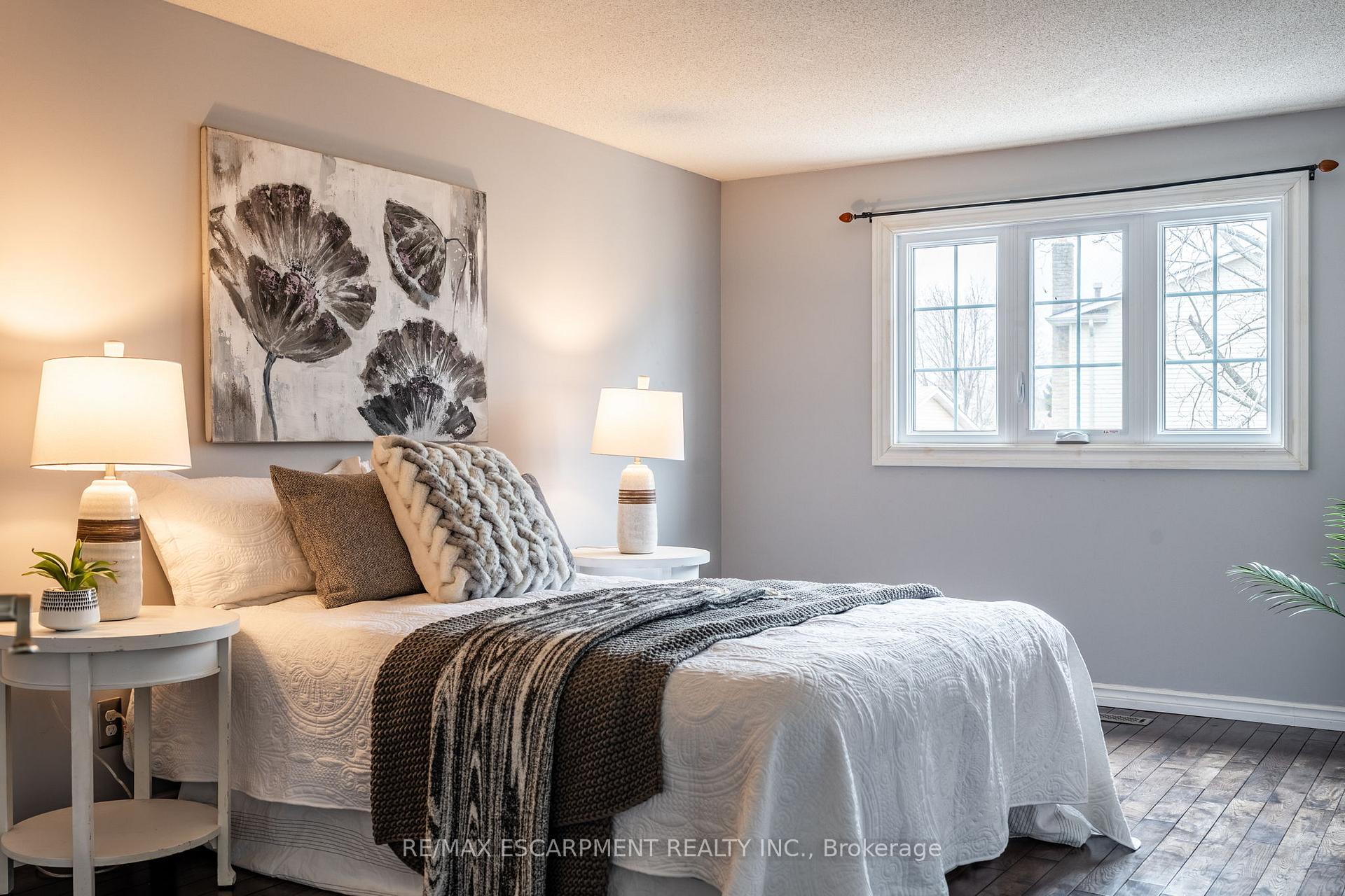 Photo 24 of 2345 Glastonbury Road, Burlington, Brant Hills — HOMEH