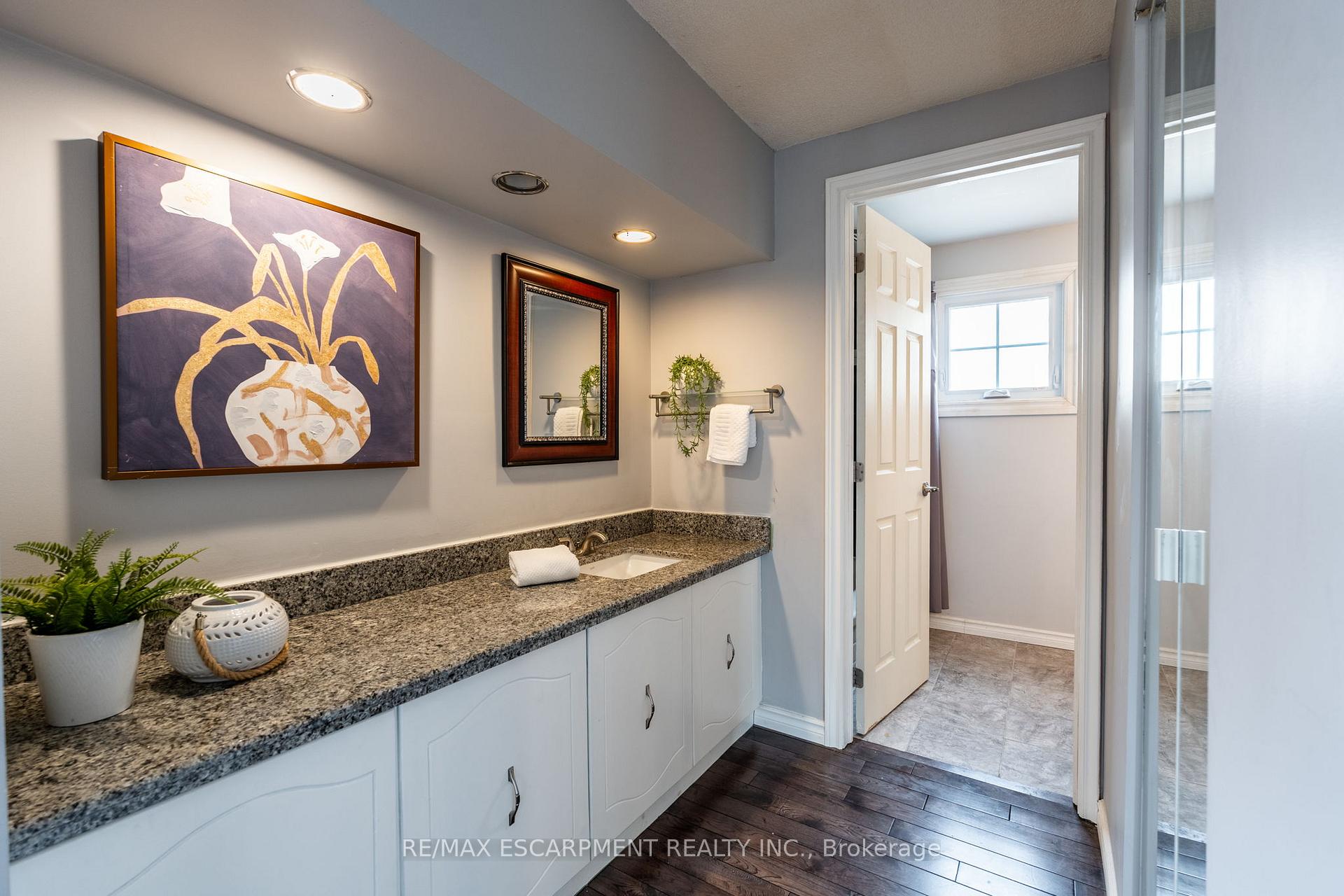 Photo 26 of 2345 Glastonbury Road, Burlington, Brant Hills — HOMEH