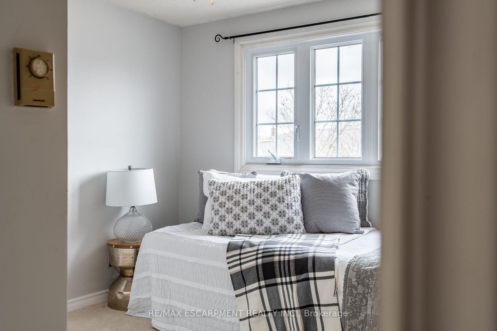 Photo 28 of 2345 Glastonbury Road, Burlington, Brant Hills — HOMEH