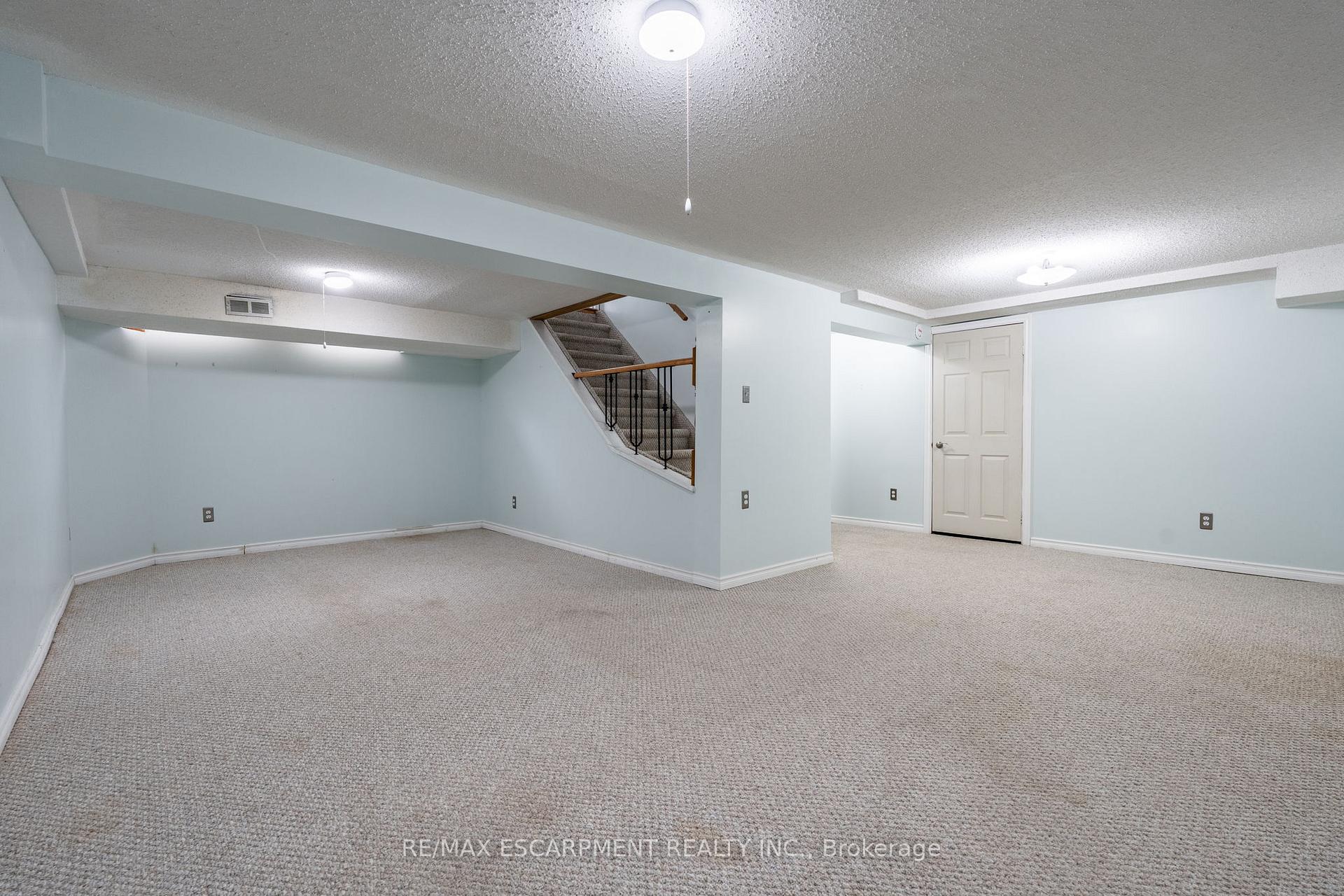 Photo 34 of 2345 Glastonbury Road, Burlington, Brant Hills — HOMEH