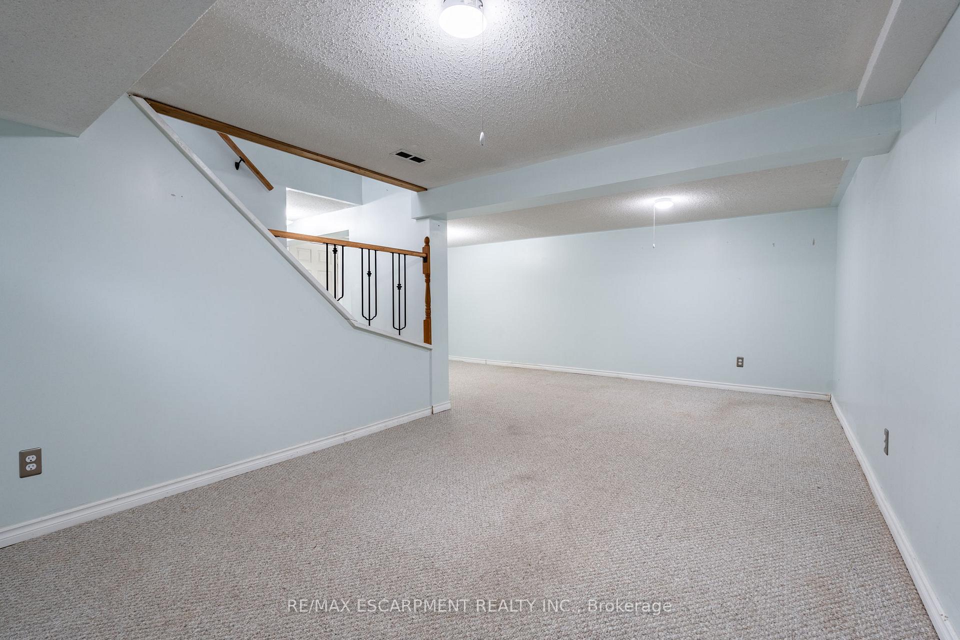 Photo 35 of 2345 Glastonbury Road, Burlington, Brant Hills — HOMEH