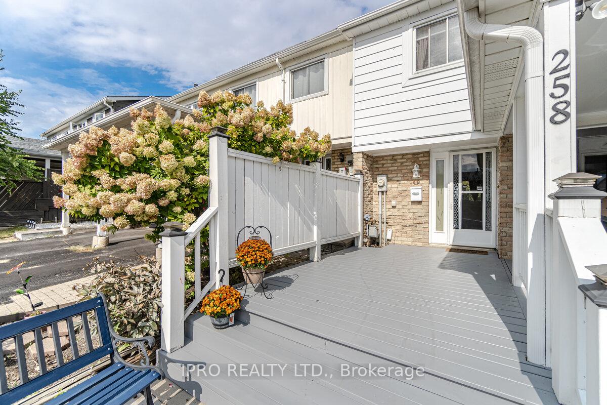 Photo 12 of 258 Royal Salisbury Way, Brampton, Madoc — HOMEH