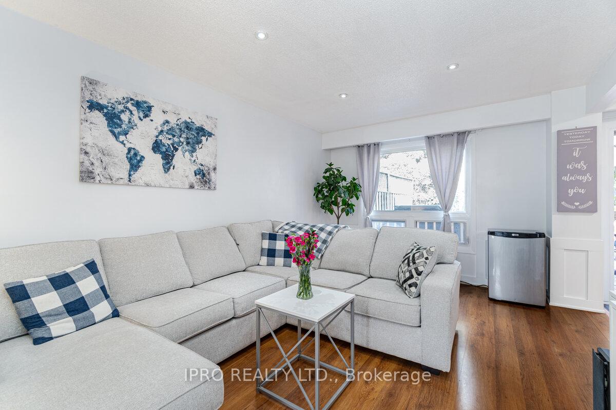 Photo 9 of 258 Royal Salisbury Way, Brampton, Madoc — HOMEH