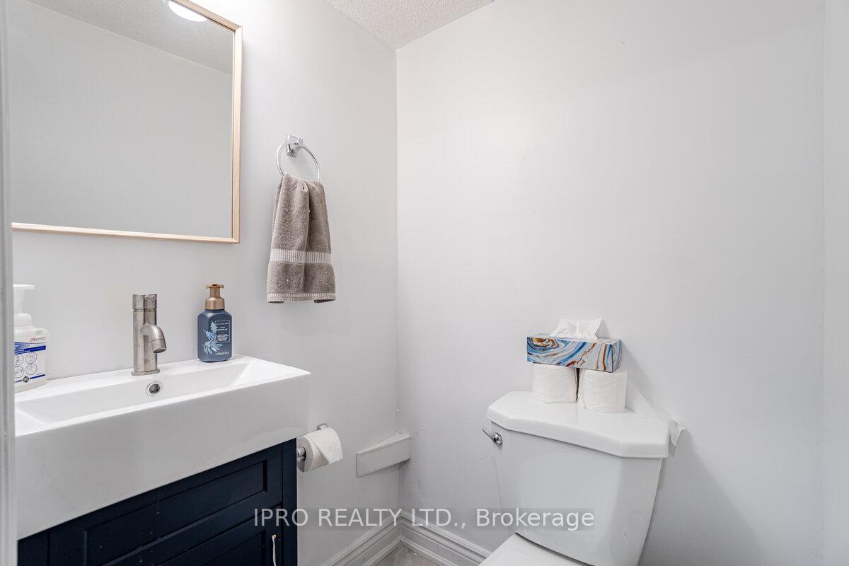 Photo 14 of 258 Royal Salisbury Way, Brampton, Madoc — HOMEH
