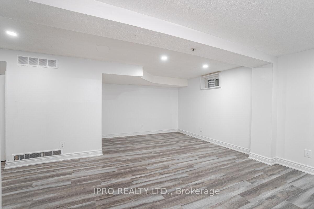 Photo 10 of 258 Royal Salisbury Way, Brampton, Madoc — HOMEH
