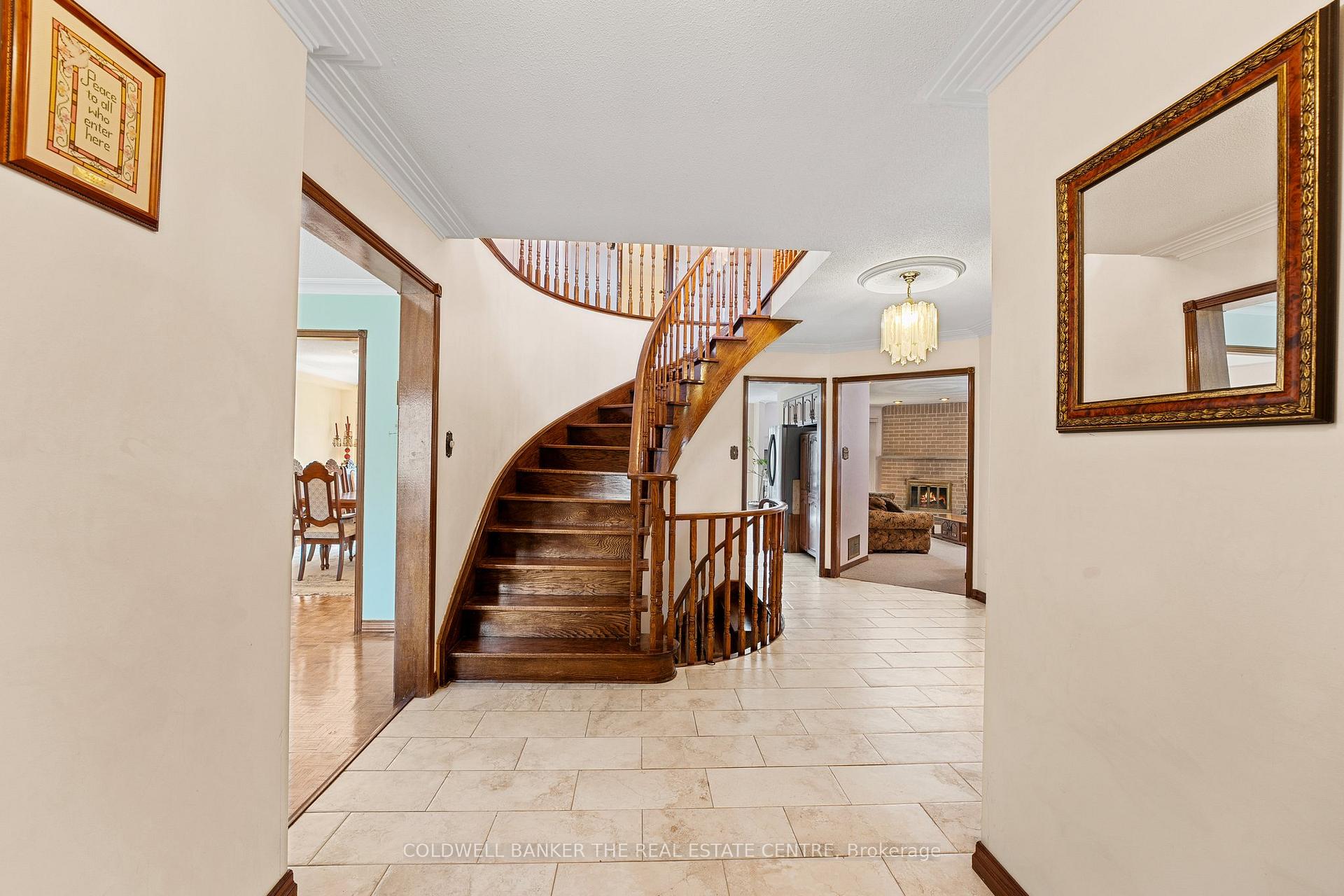 Photo 5 of 55 Blyth Street N, Richmond Hill, Oak Ridges — HOMEH