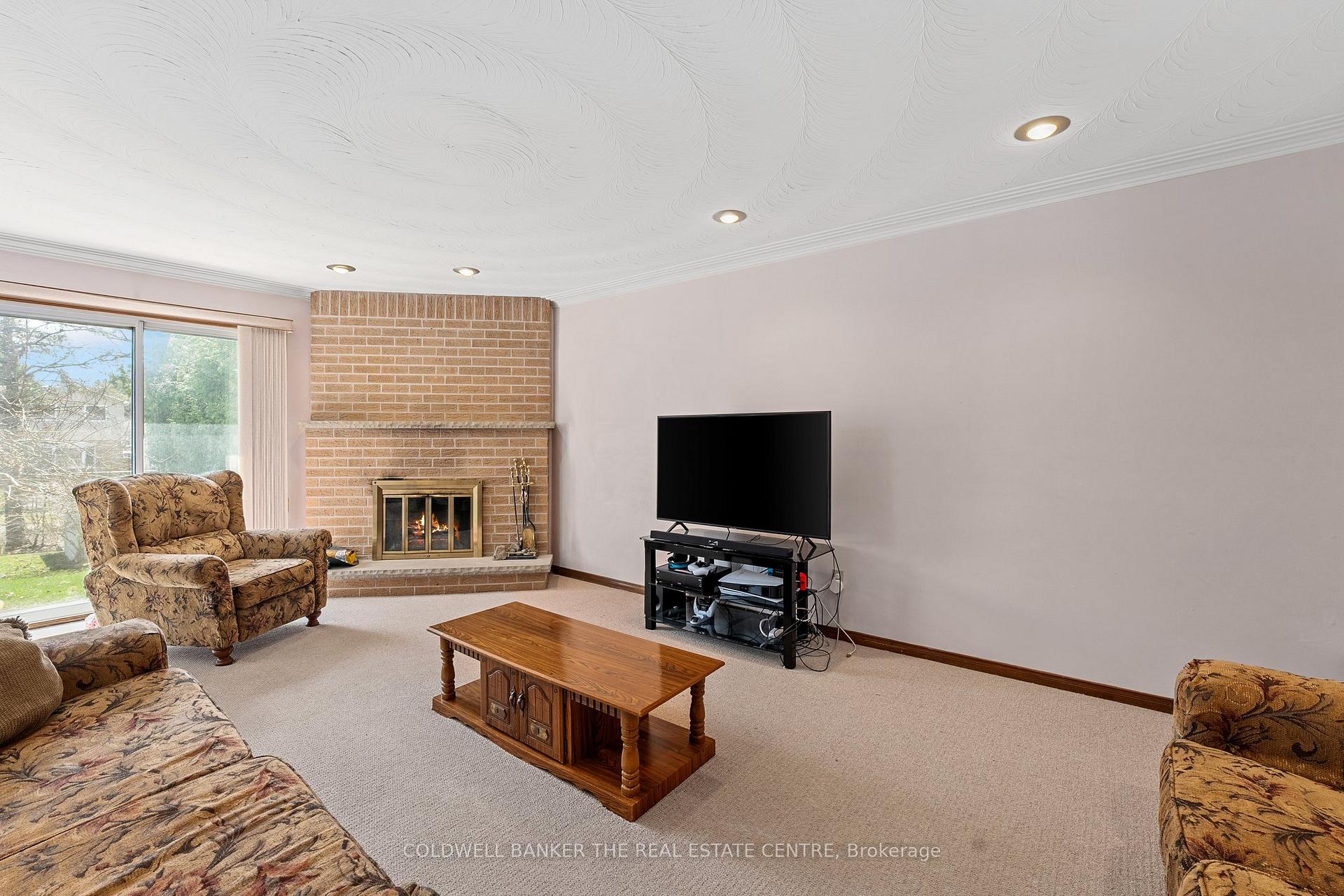 Photo 10 of 55 Blyth Street N, Richmond Hill, Oak Ridges — HOMEH