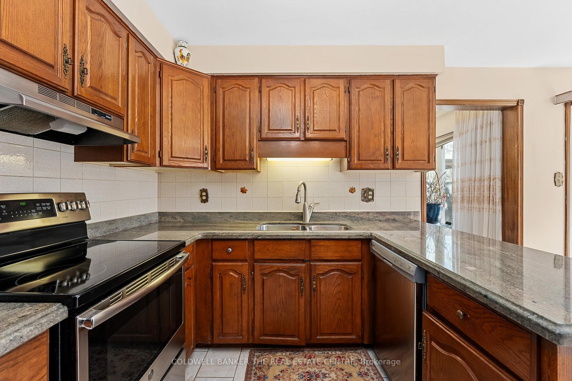 Photo 15 of 55 Blyth Street N, Richmond Hill, Oak Ridges — HOMEH