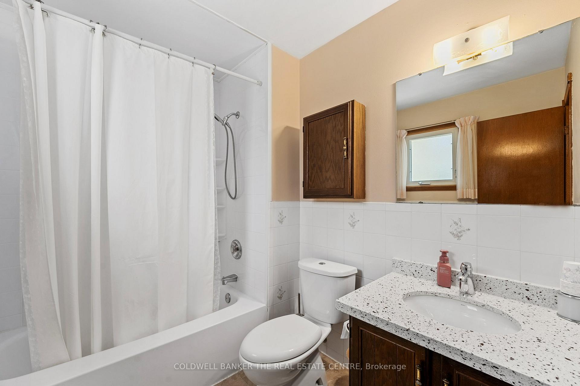 Photo 19 of 55 Blyth Street N, Richmond Hill, Oak Ridges — HOMEH