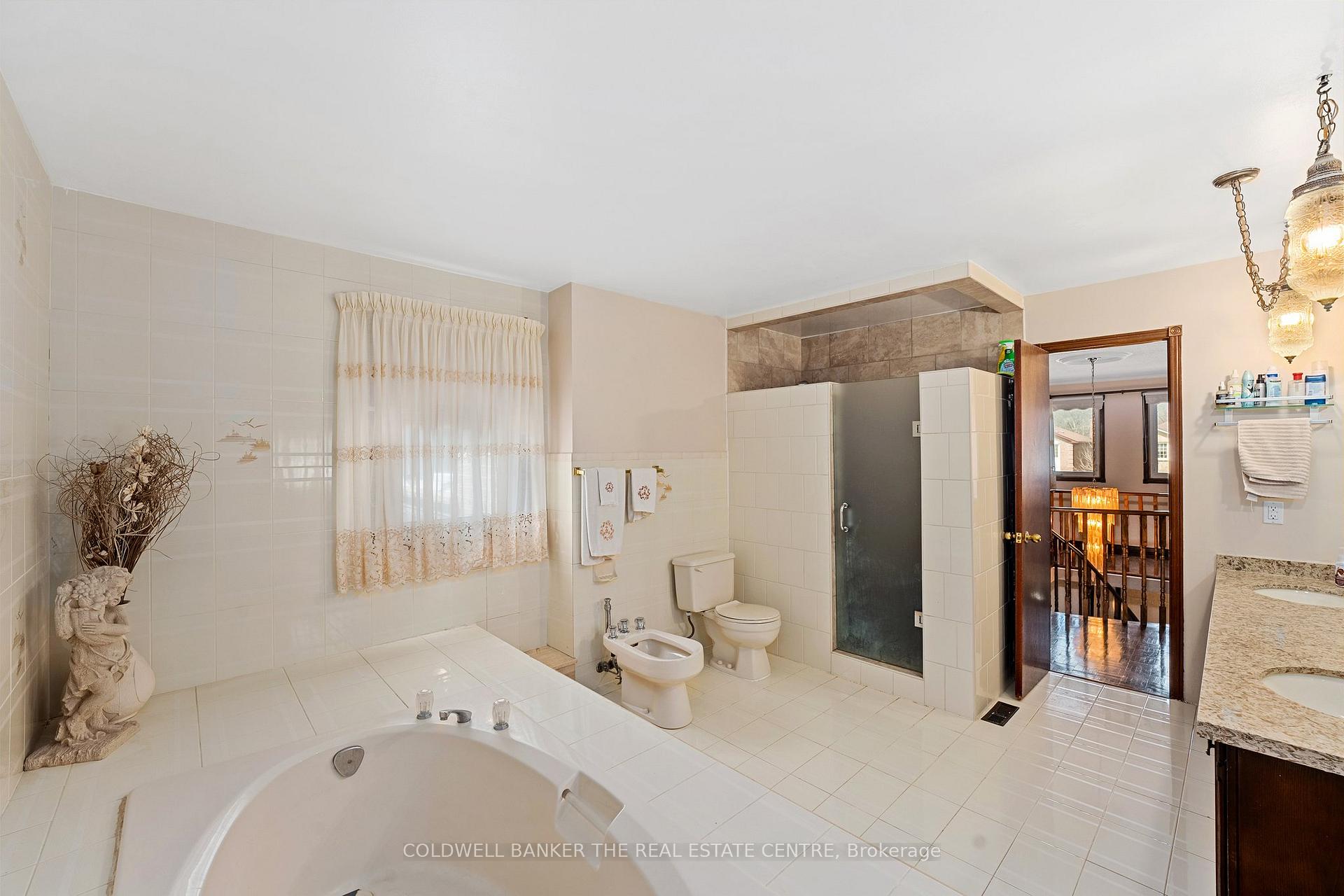 Photo 24 of 55 Blyth Street N, Richmond Hill, Oak Ridges — HOMEH