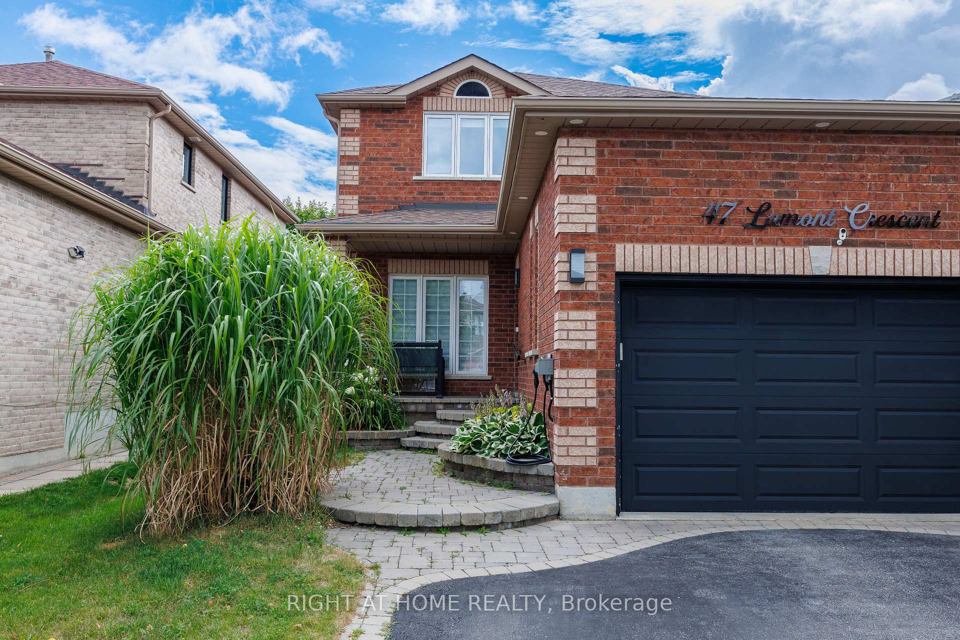 Photo 2 of 47 Lamont Crescent, Barrie, Ardagh — HOMEH
