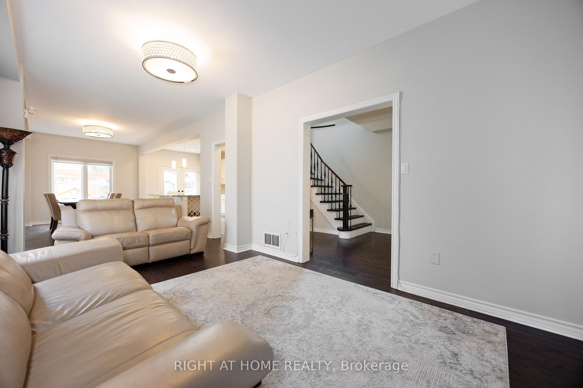 Photo 6 of 47 Lamont Crescent, Barrie, Ardagh — HOMEH