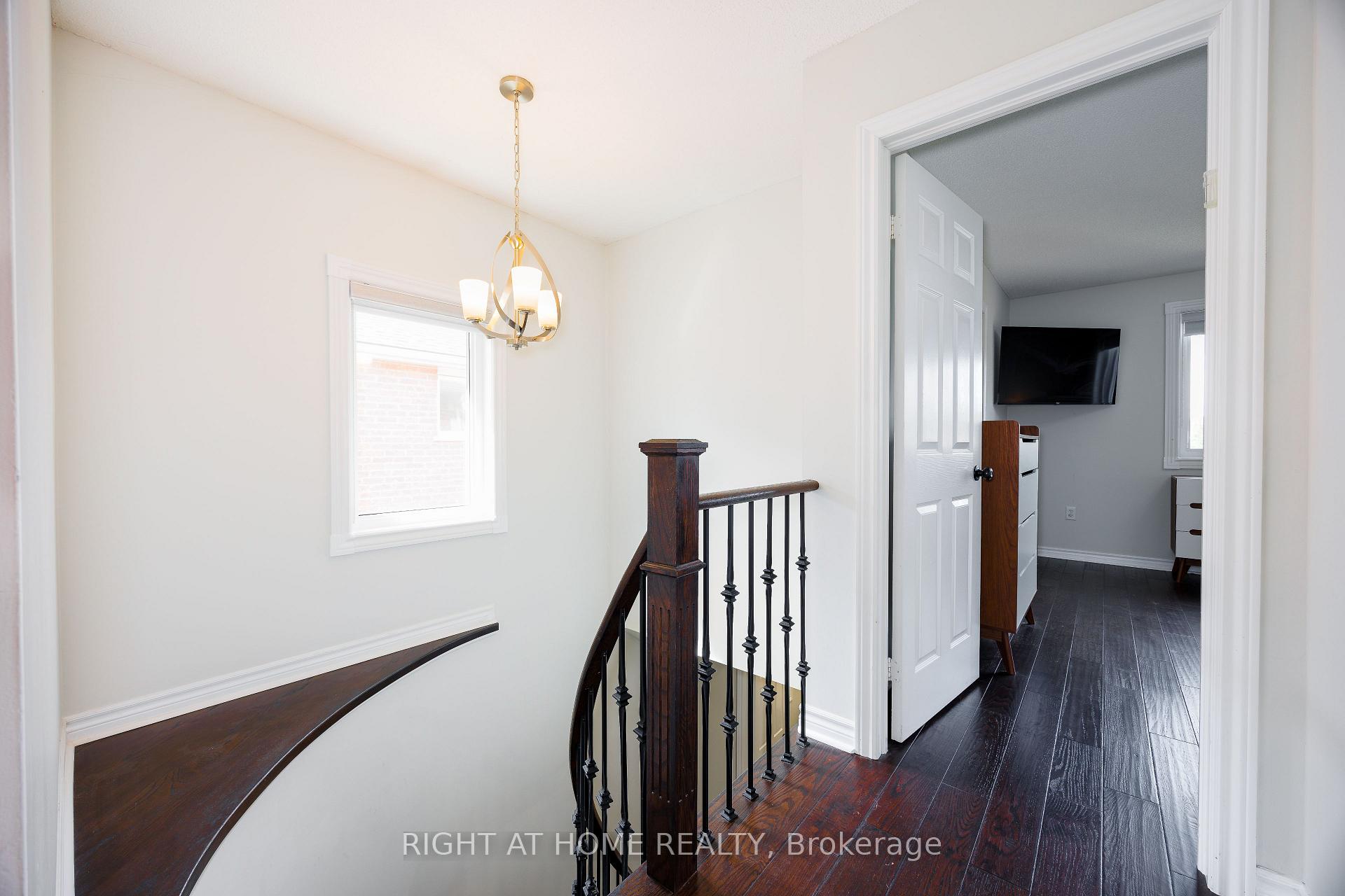 Photo 17 of 47 Lamont Crescent, Barrie, Ardagh — HOMEH