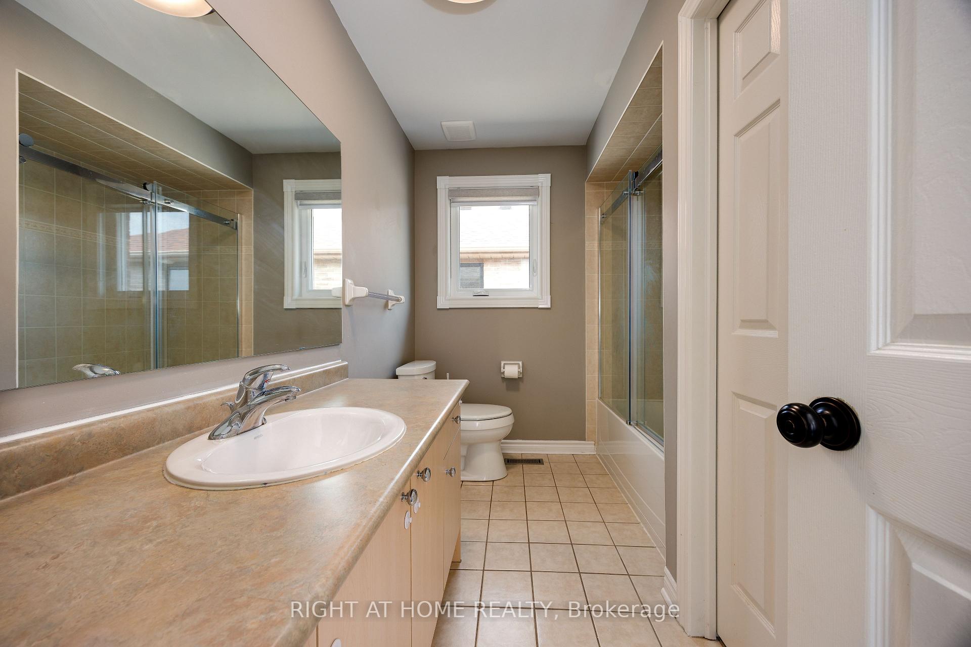 Photo 25 of 47 Lamont Crescent, Barrie, Ardagh — HOMEH