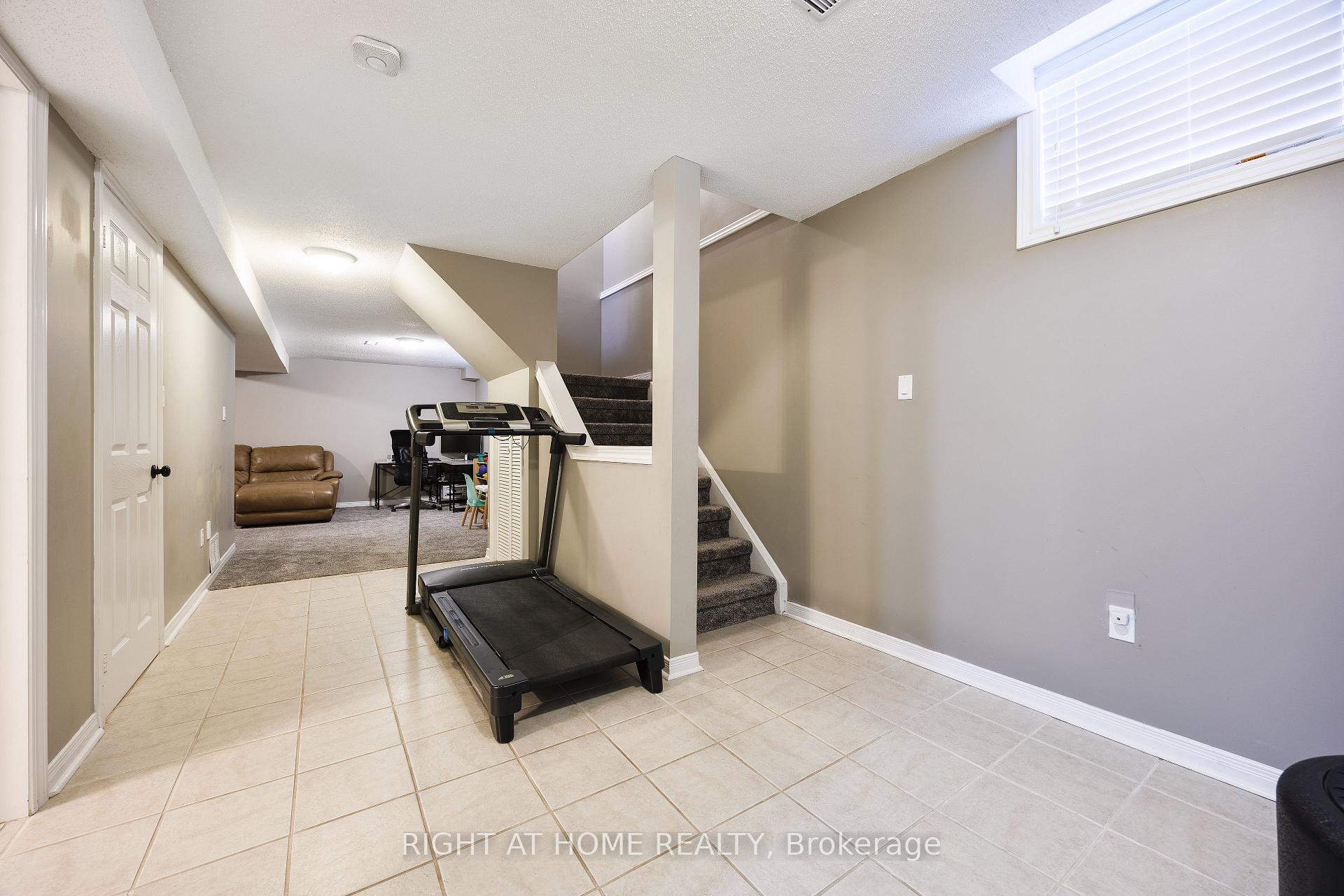 Photo 33 of 47 Lamont Crescent, Barrie, Ardagh — HOMEH