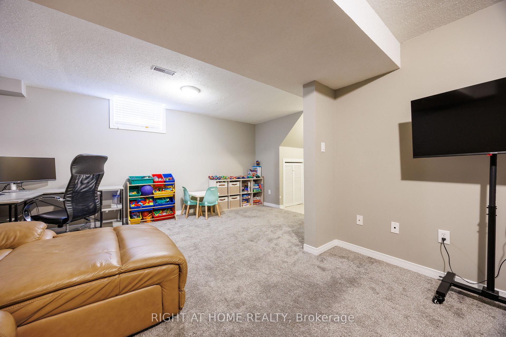 Photo 37 of 47 Lamont Crescent, Barrie, Ardagh — HOMEH