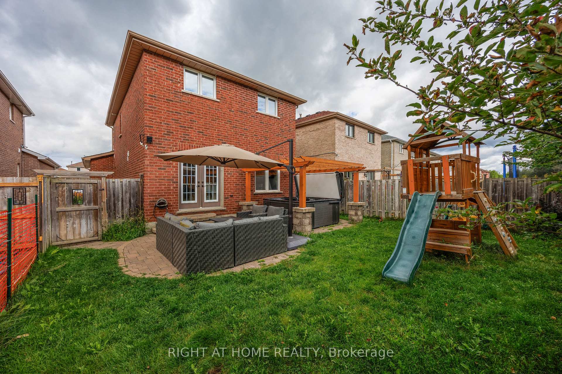 Photo 40 of 47 Lamont Crescent, Barrie, Ardagh — HOMEH