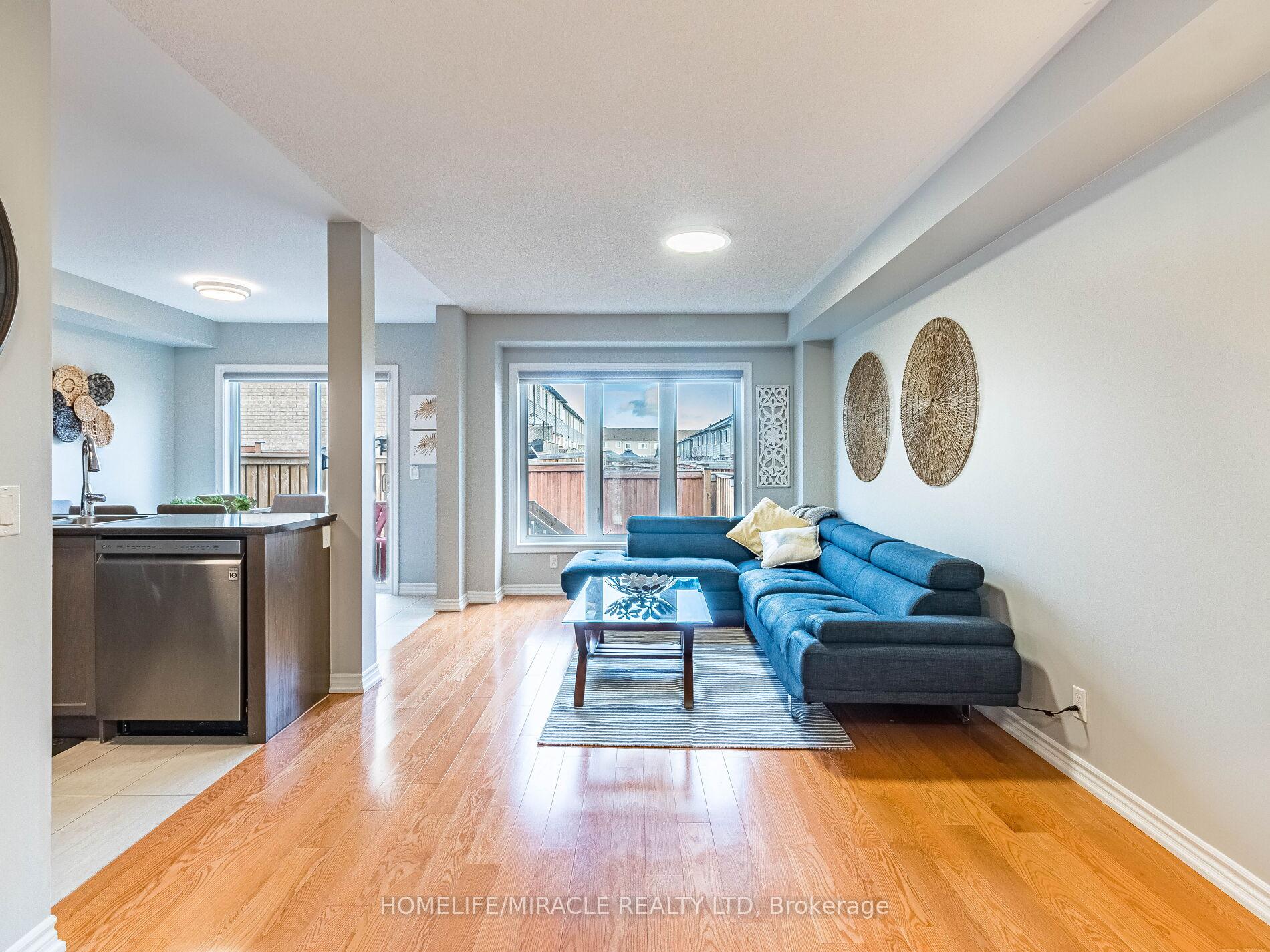 Photo 10 of 50 Great Gabe Crescent, Oshawa, Windfields — HOMEH