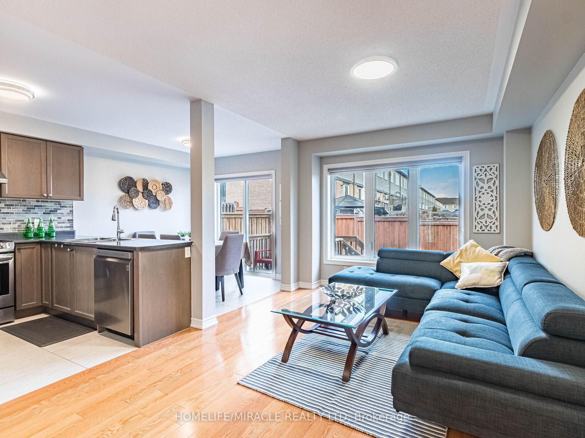 Photo 12 of 50 Great Gabe Crescent, Oshawa, Windfields — HOMEH