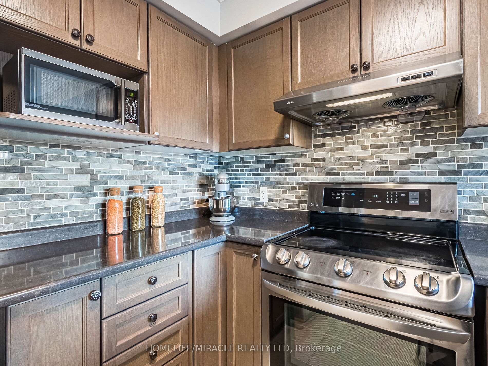 Photo 18 of 50 Great Gabe Crescent, Oshawa, Windfields — HOMEH