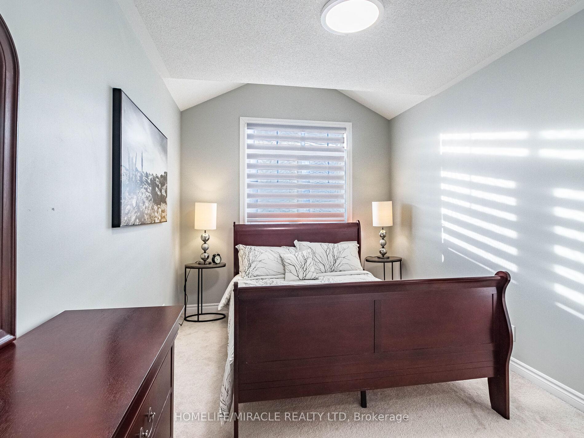 Photo 31 of 50 Great Gabe Crescent, Oshawa, Windfields — HOMEH