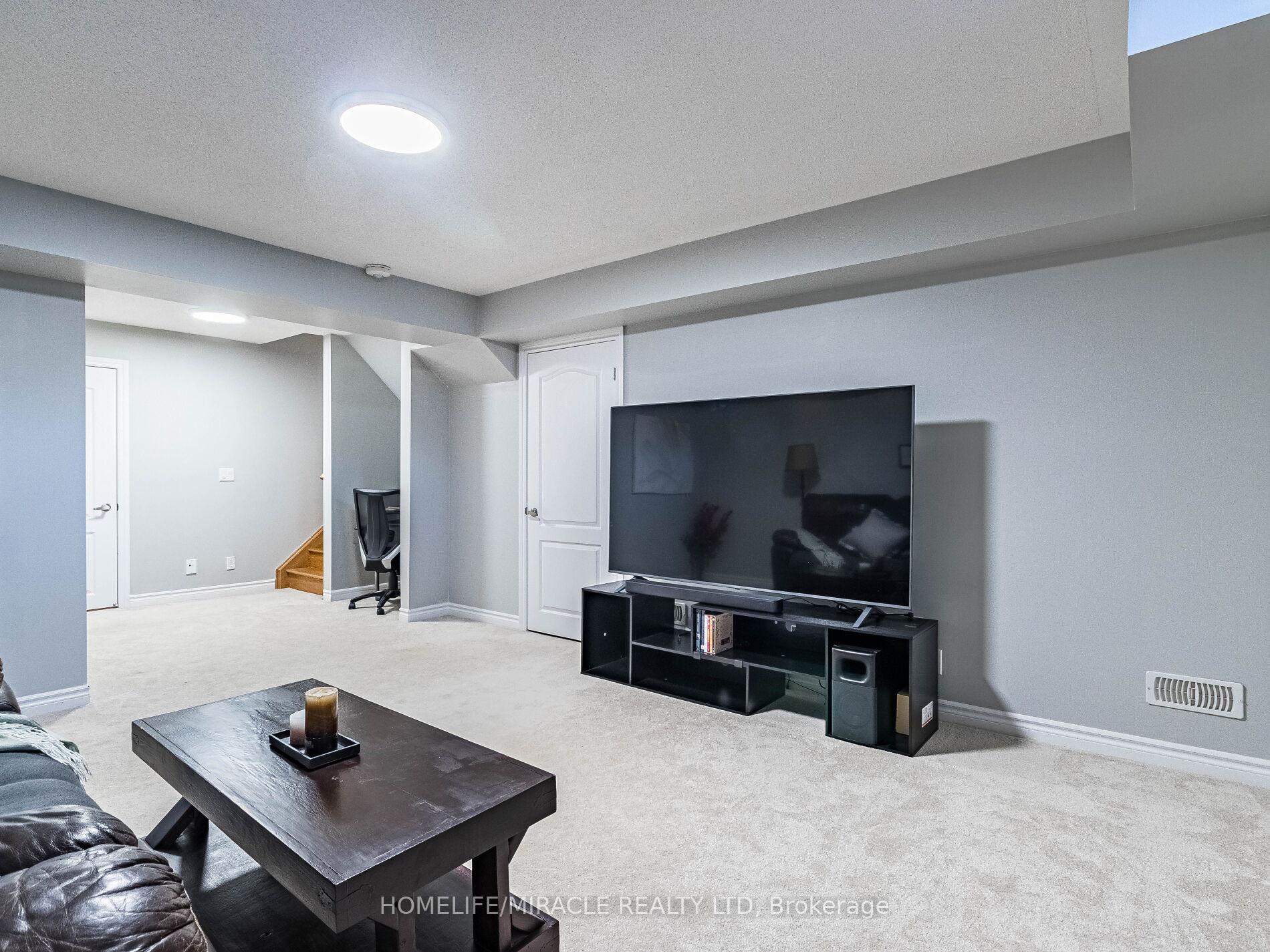 Photo 36 of 50 Great Gabe Crescent, Oshawa, Windfields — HOMEH