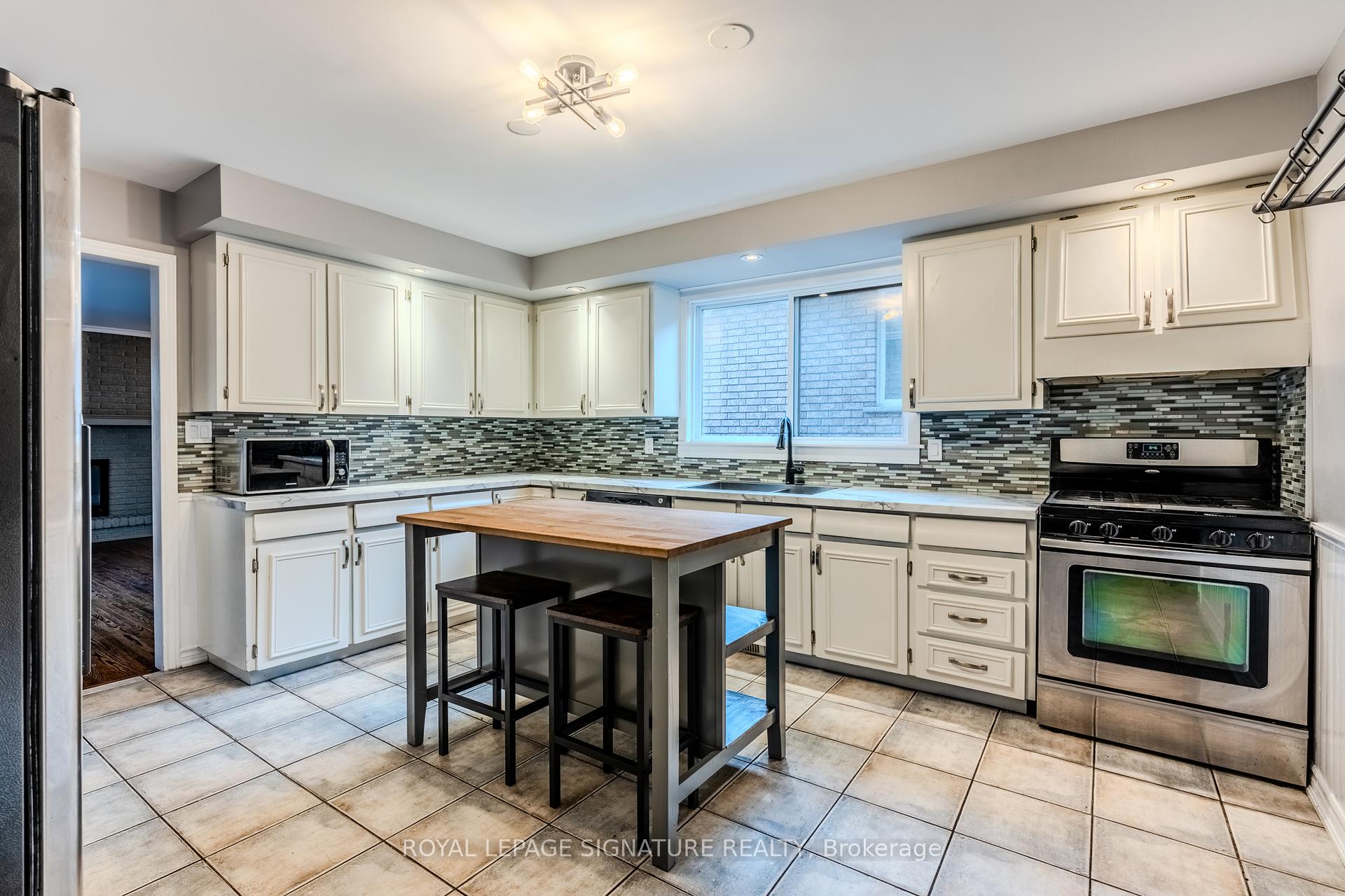 Photo 8 of 158 Chester Avenue, Hamilton, Gourley — HOMEH