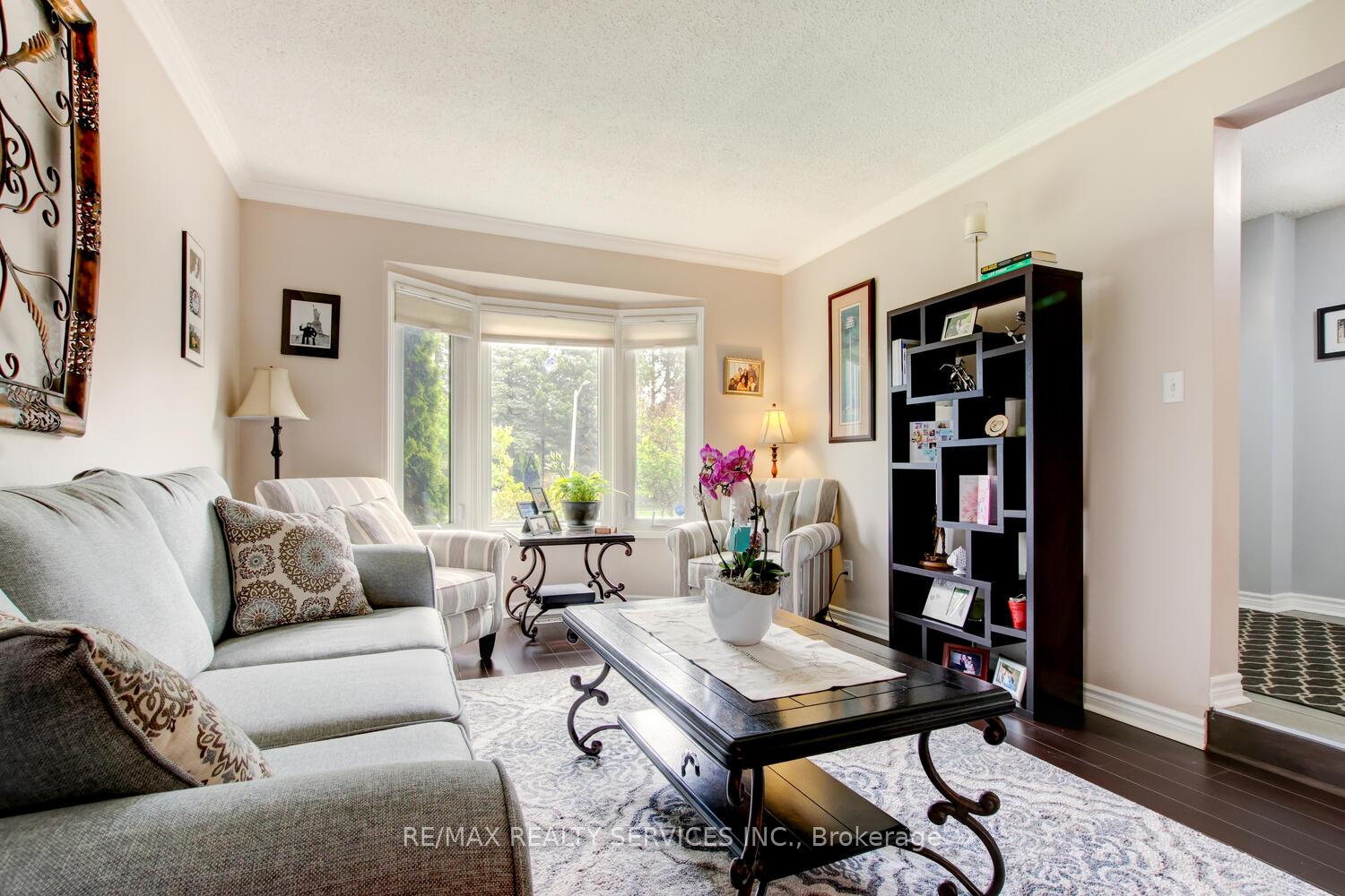 Photo 2 of 119 Kenpark Avenue, Brampton, Snelgrove — HOMEH