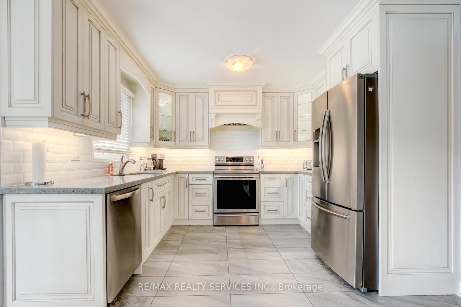 Photo 26 of 119 Kenpark Avenue, Brampton, Snelgrove — HOMEH