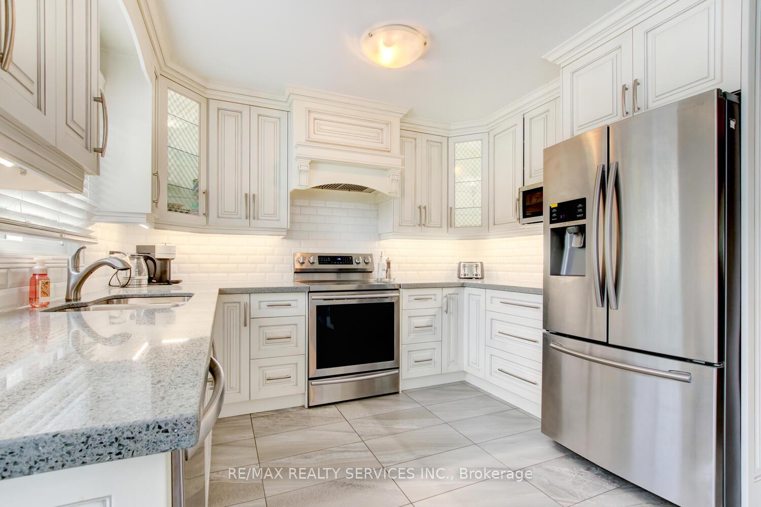 Photo 8 of 119 Kenpark Avenue, Brampton, Snelgrove — HOMEH