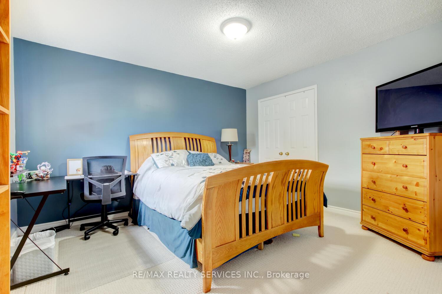 Photo 17 of 119 Kenpark Avenue, Brampton, Snelgrove — HOMEH