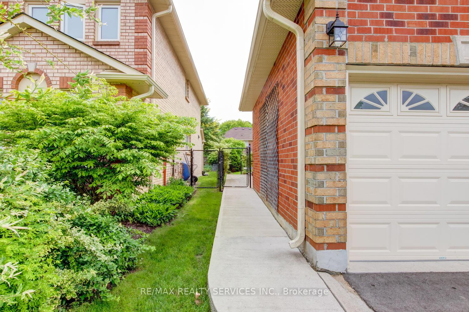 Photo 40 of 119 Kenpark Avenue, Brampton, Snelgrove — HOMEH