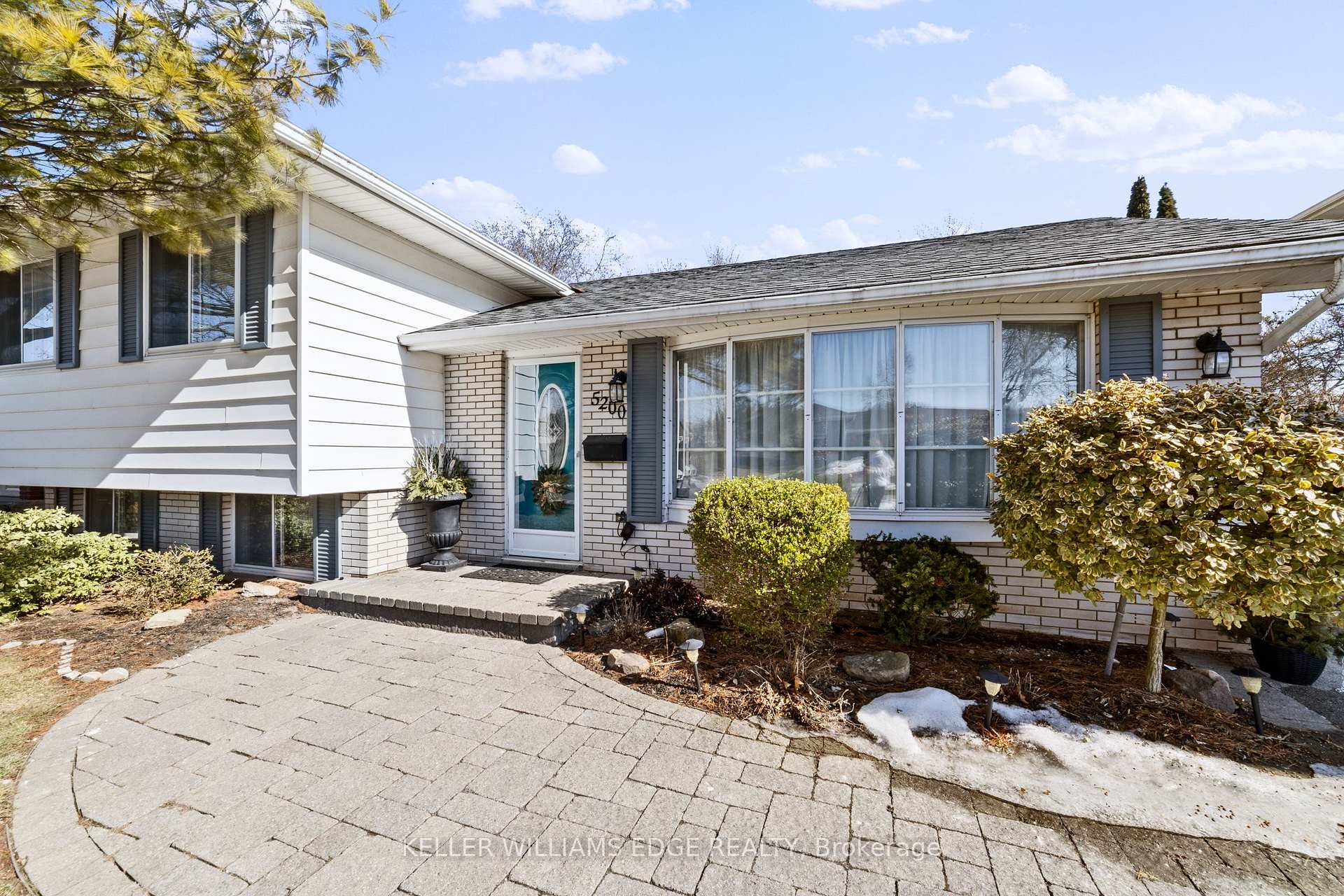 Photo 2 of 5200 Suncrest Road, Burlington, Appleby — HOMEH