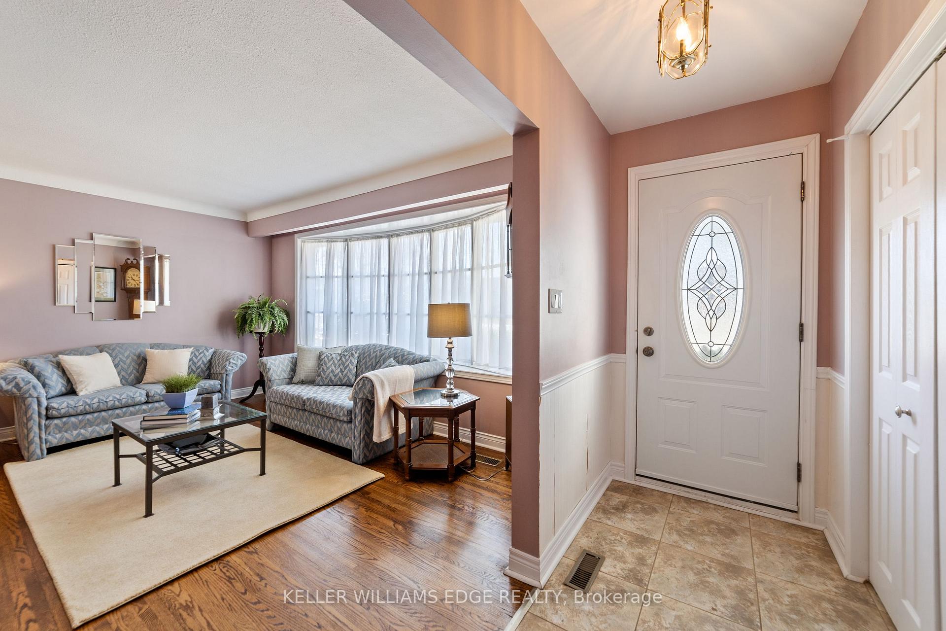 Photo 3 of 5200 Suncrest Road, Burlington, Appleby — HOMEH