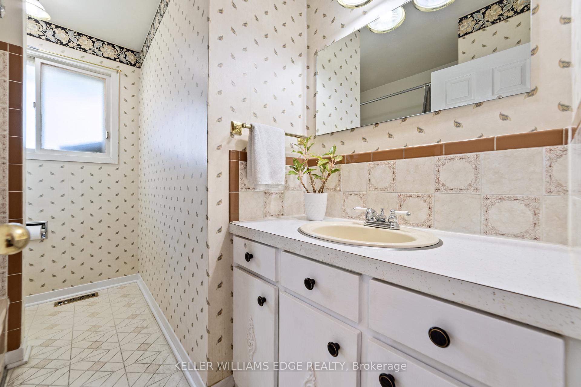 Photo 22 of 5200 Suncrest Road, Burlington, Appleby — HOMEH