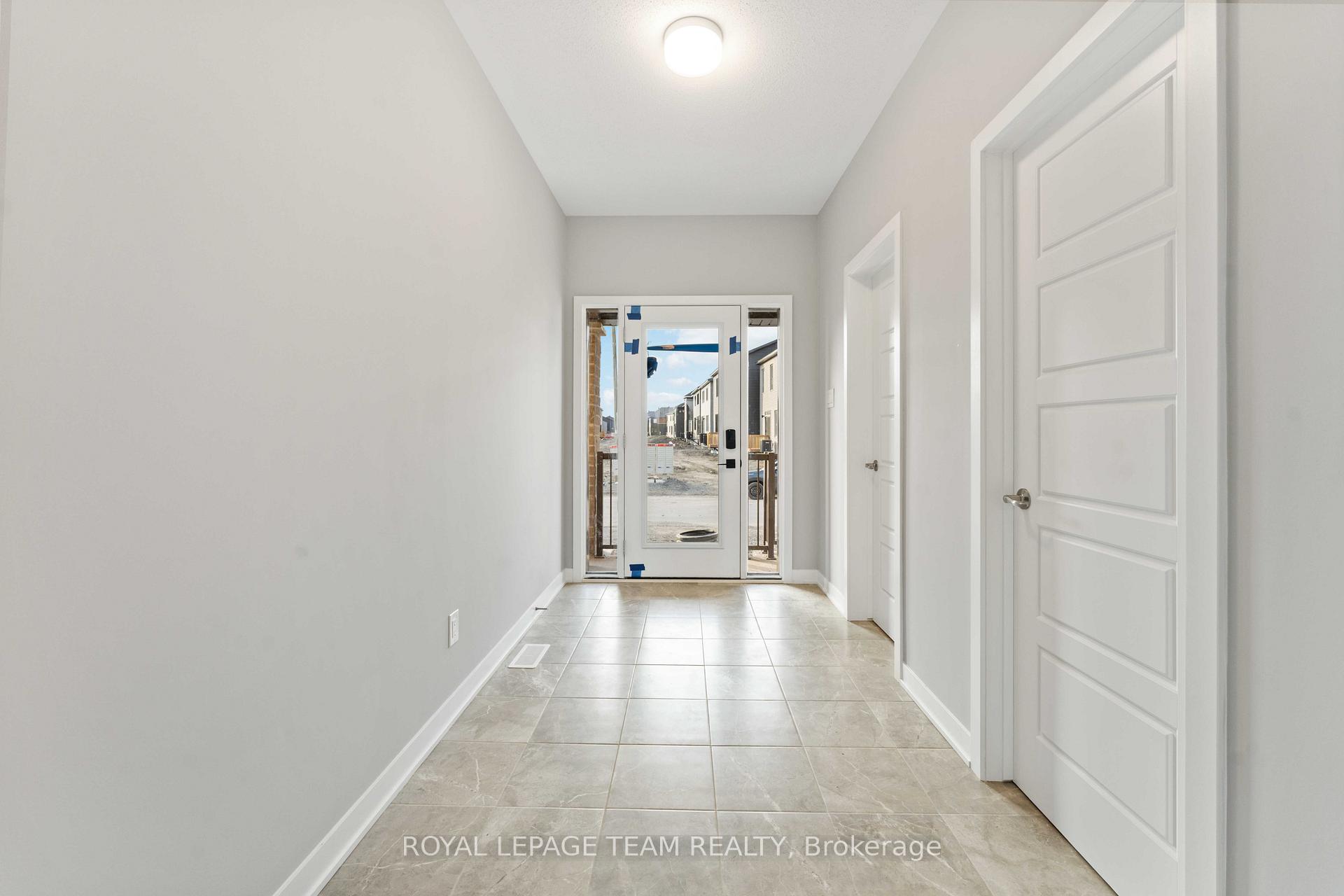 Photo 2 of 667 Fenwick Way E, Ottawa, Barrhaven - Stonebridge — HOMEH