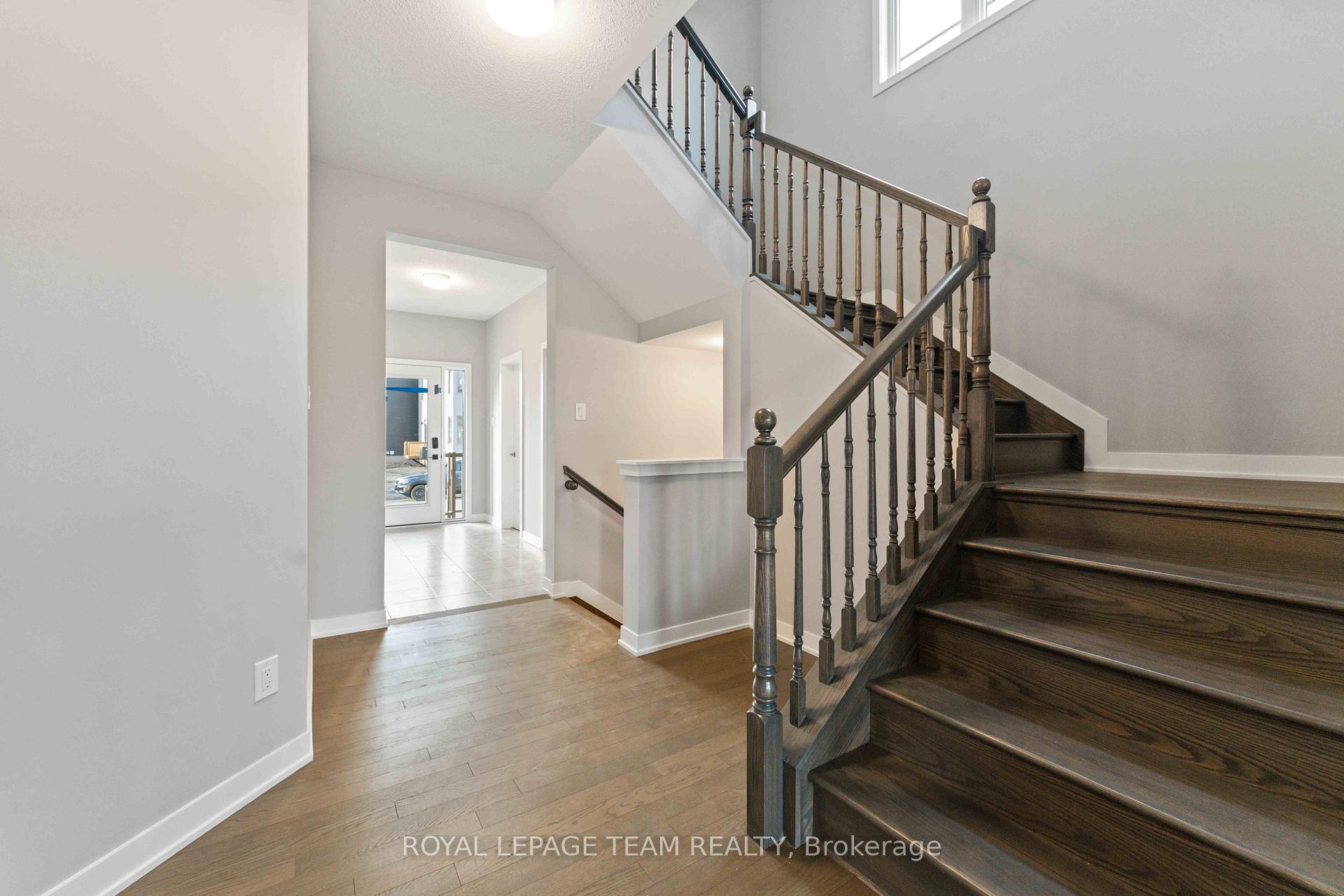 Photo 3 of 667 Fenwick Way E, Ottawa, Barrhaven - Stonebridge — HOMEH