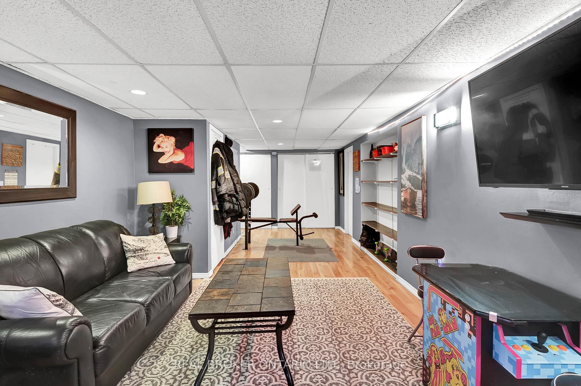 Photo 3 of 1281 Northbrook Street, Oshawa, Centennial — HOMEH