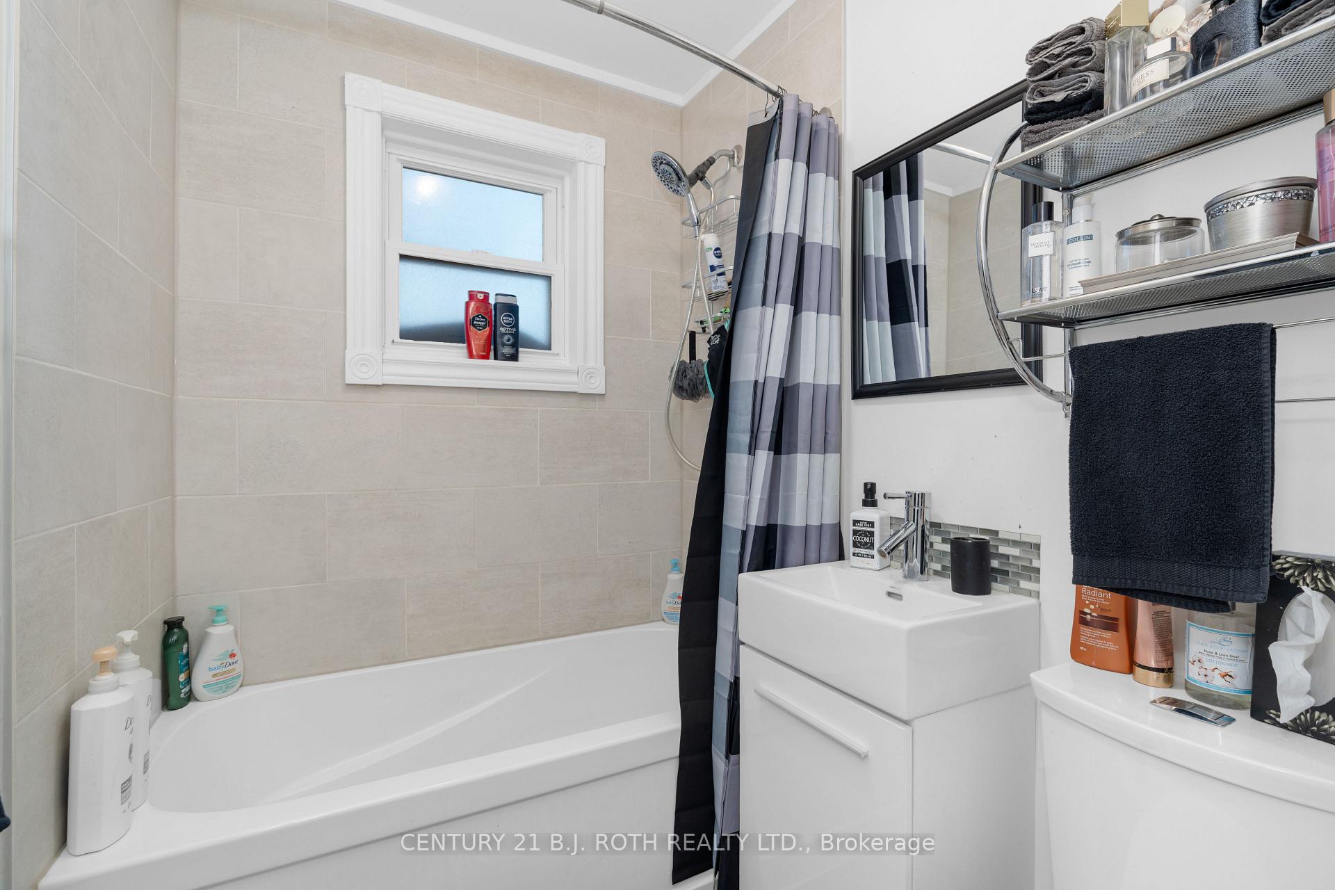 Photo 16 of 128 Berczy Street, Barrie, Codrington — HOMEH