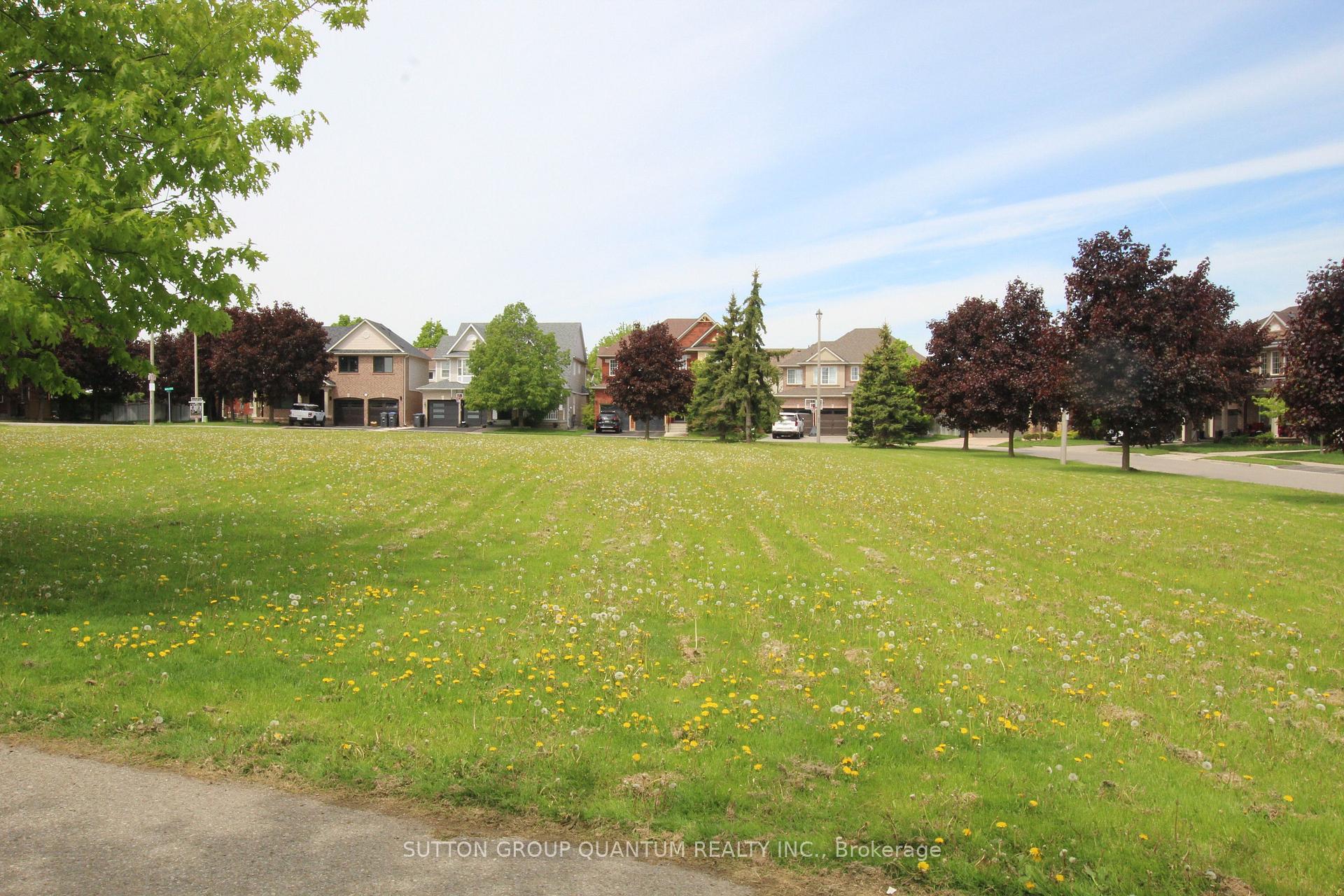 Photo 10 of 51 Springhurst Avenue, Brampton, Fletcher's Meadow — HOMEH
