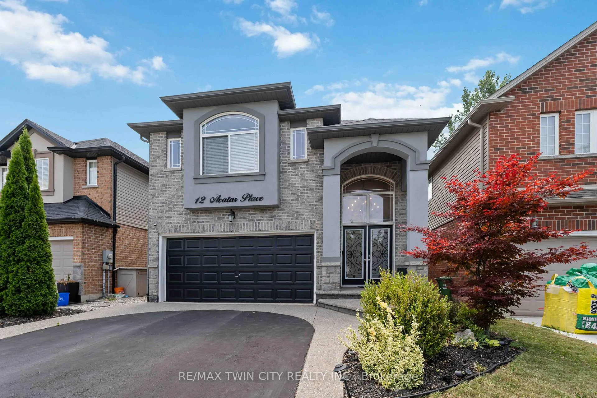 Photo 2 of 12 Avatar Place, Hamilton, Mount Hope — HOMEH