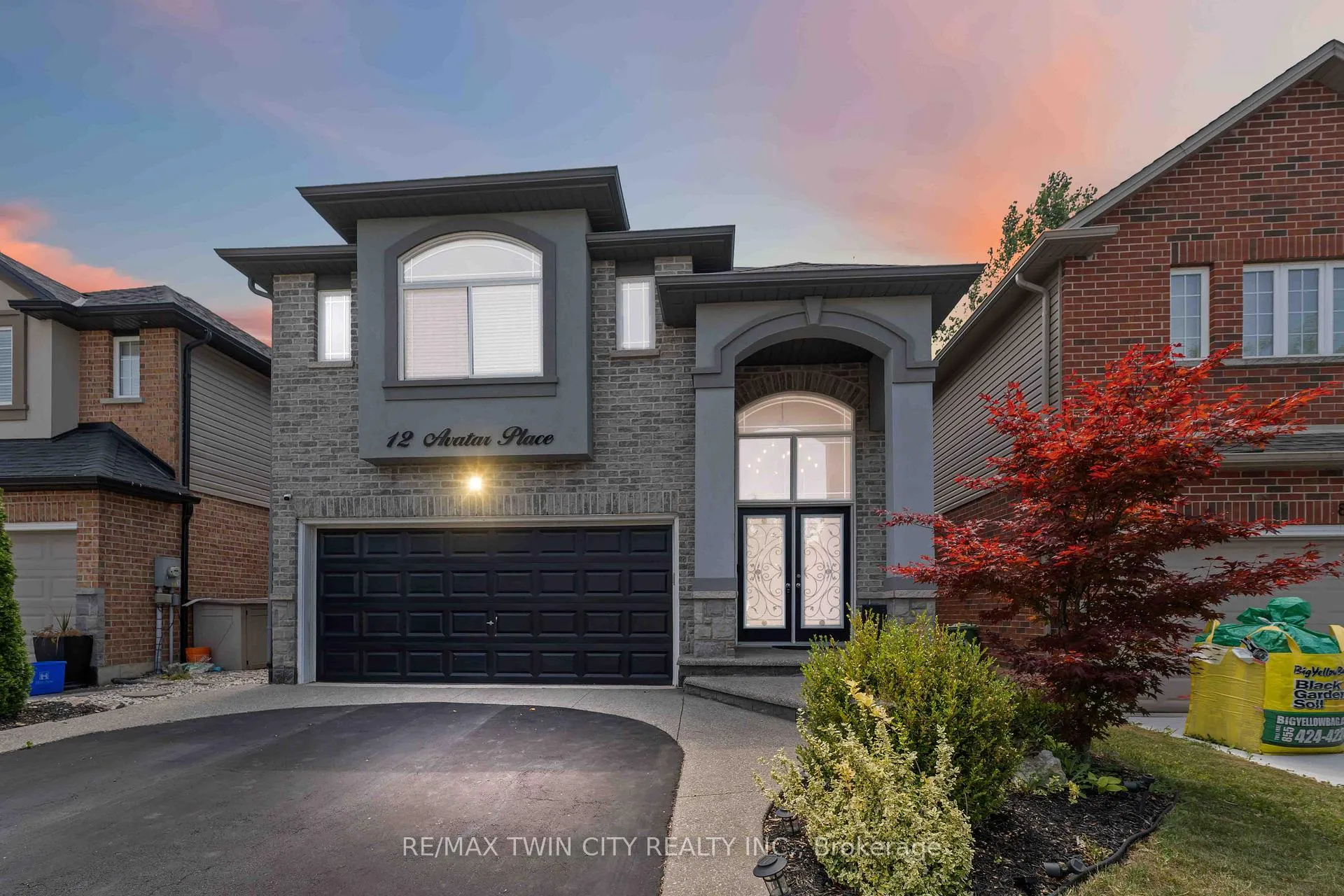 Photo 3 of 12 Avatar Place, Hamilton, Mount Hope — HOMEH