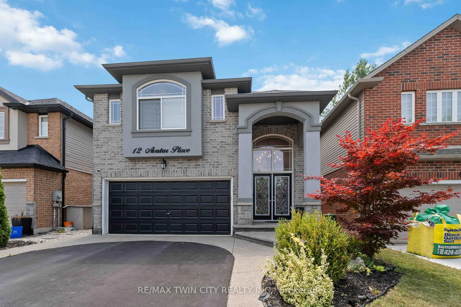 Photo 4 of 12 Avatar Place, Hamilton, Mount Hope — HOMEH