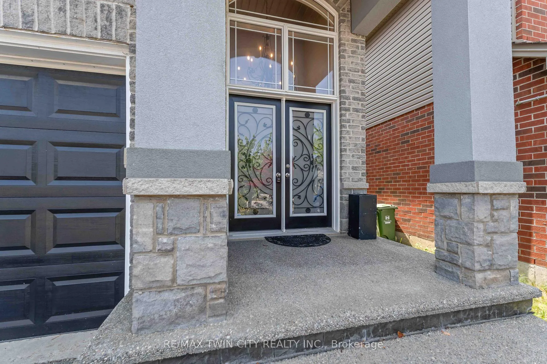 Photo 5 of 12 Avatar Place, Hamilton, Mount Hope — HOMEH