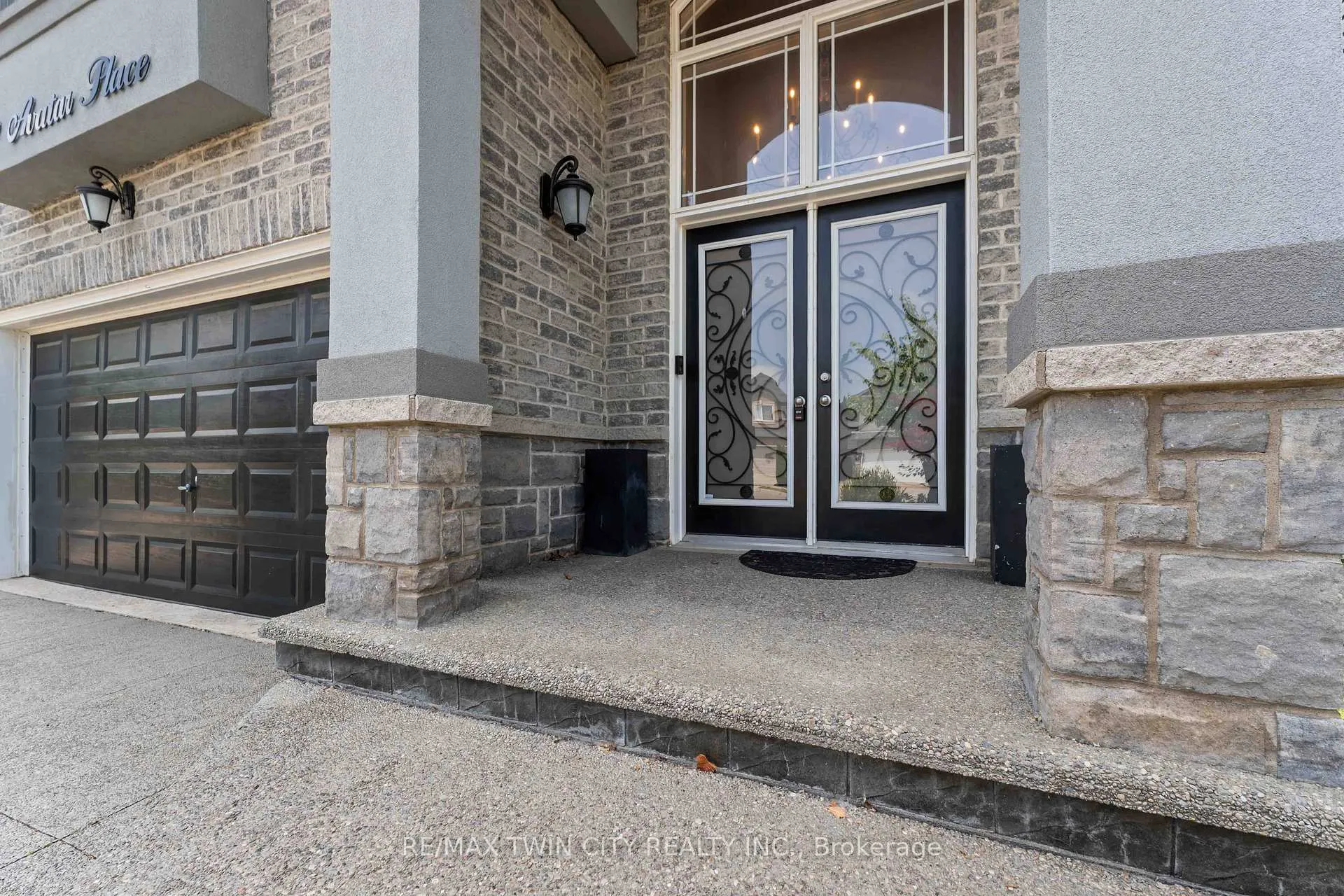 Photo 6 of 12 Avatar Place, Hamilton, Mount Hope — HOMEH
