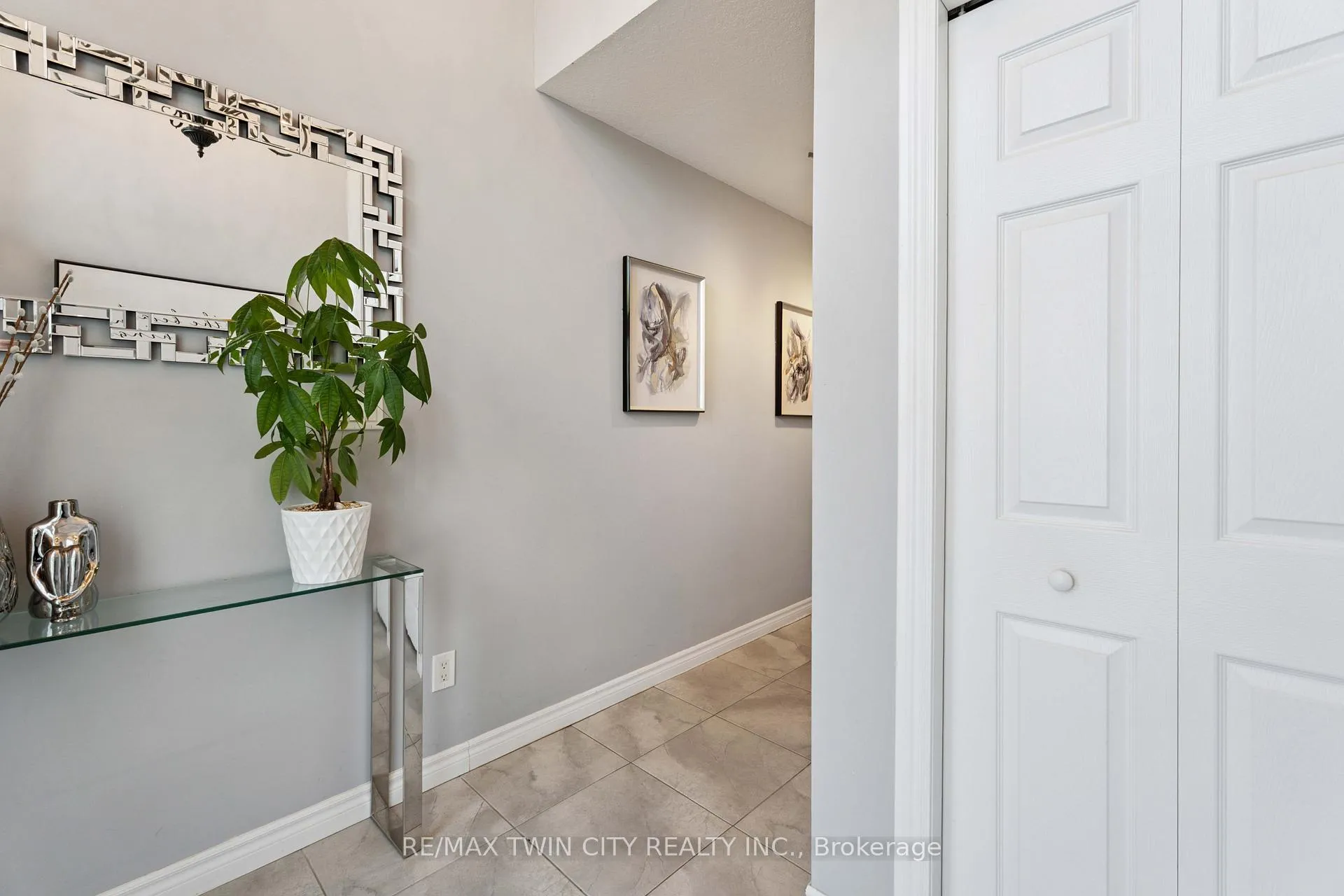 Photo 8 of 12 Avatar Place, Hamilton, Mount Hope — HOMEH