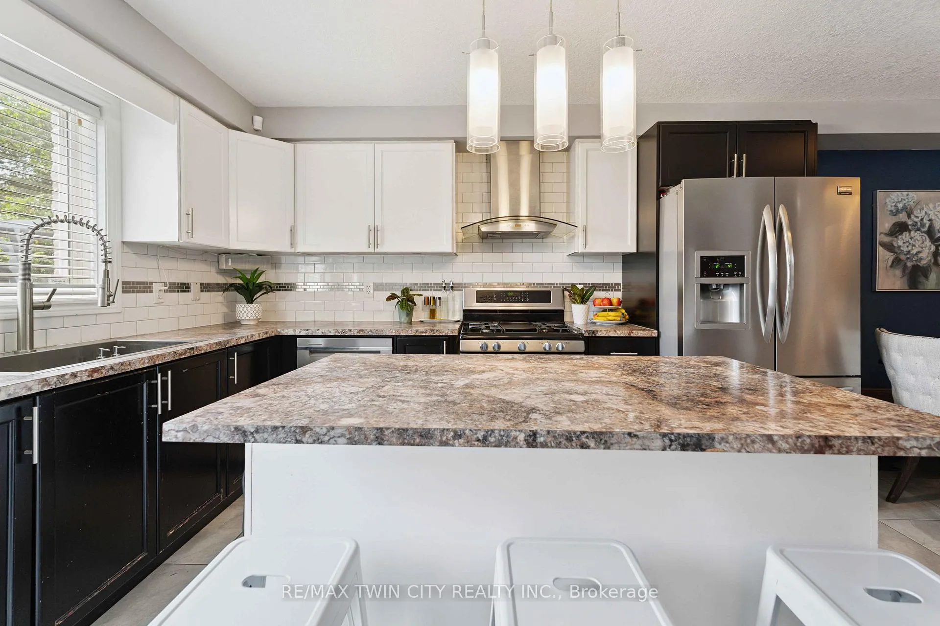 Photo 21 of 12 Avatar Place, Hamilton, Mount Hope — HOMEH
